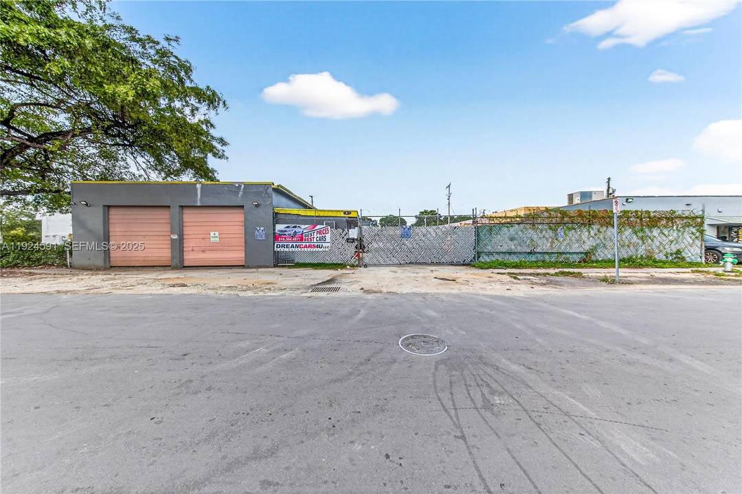 SOLD TOGETHER WITH 5832 WASHINGTON STREET.