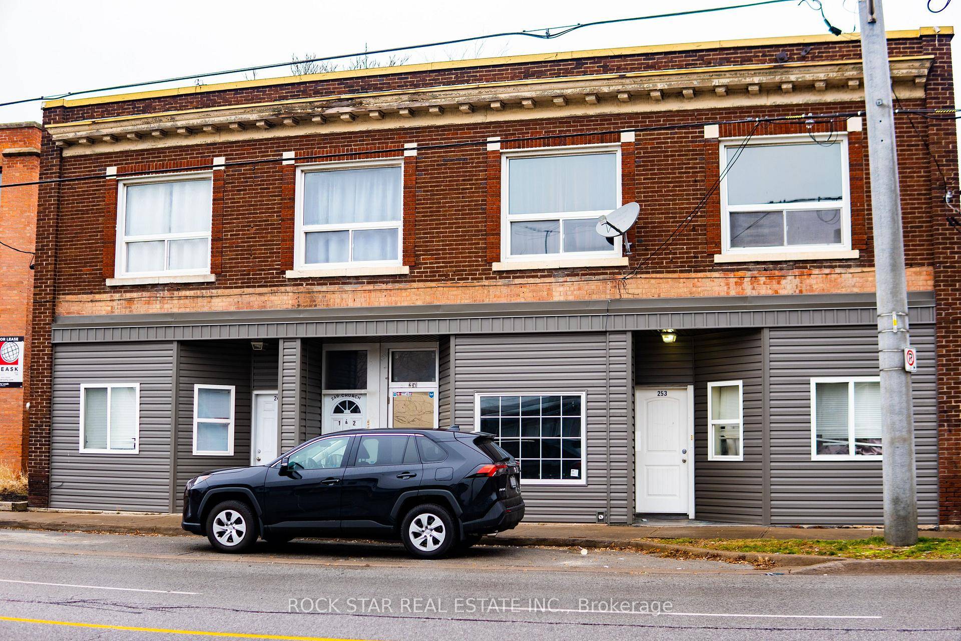 Discover an affordable commercial space in the heart of downtown St.