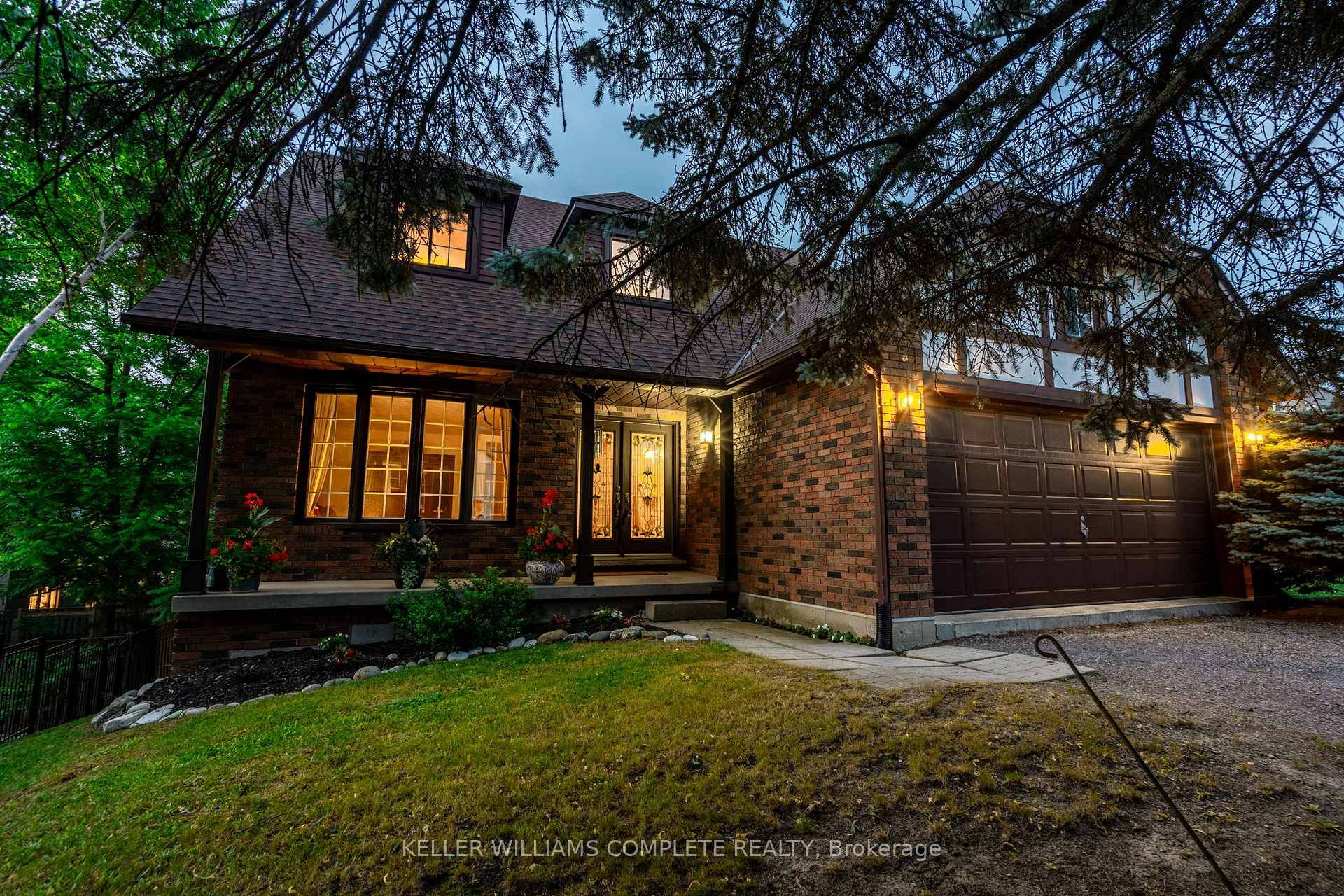 Welcome to 95 Bluebell Crescent, Ancaster !