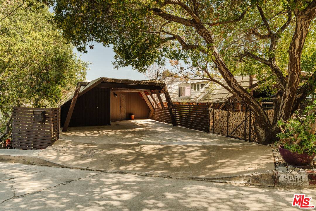 6894   Pacific View Dr 3BR Hollywood Hills East La