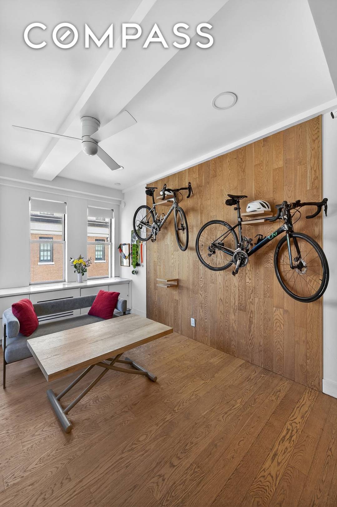 Gorgeous Upper West Side Studio If you are looking for a fully updated studio in prime Upper West Side one block from Central Park, look no further !