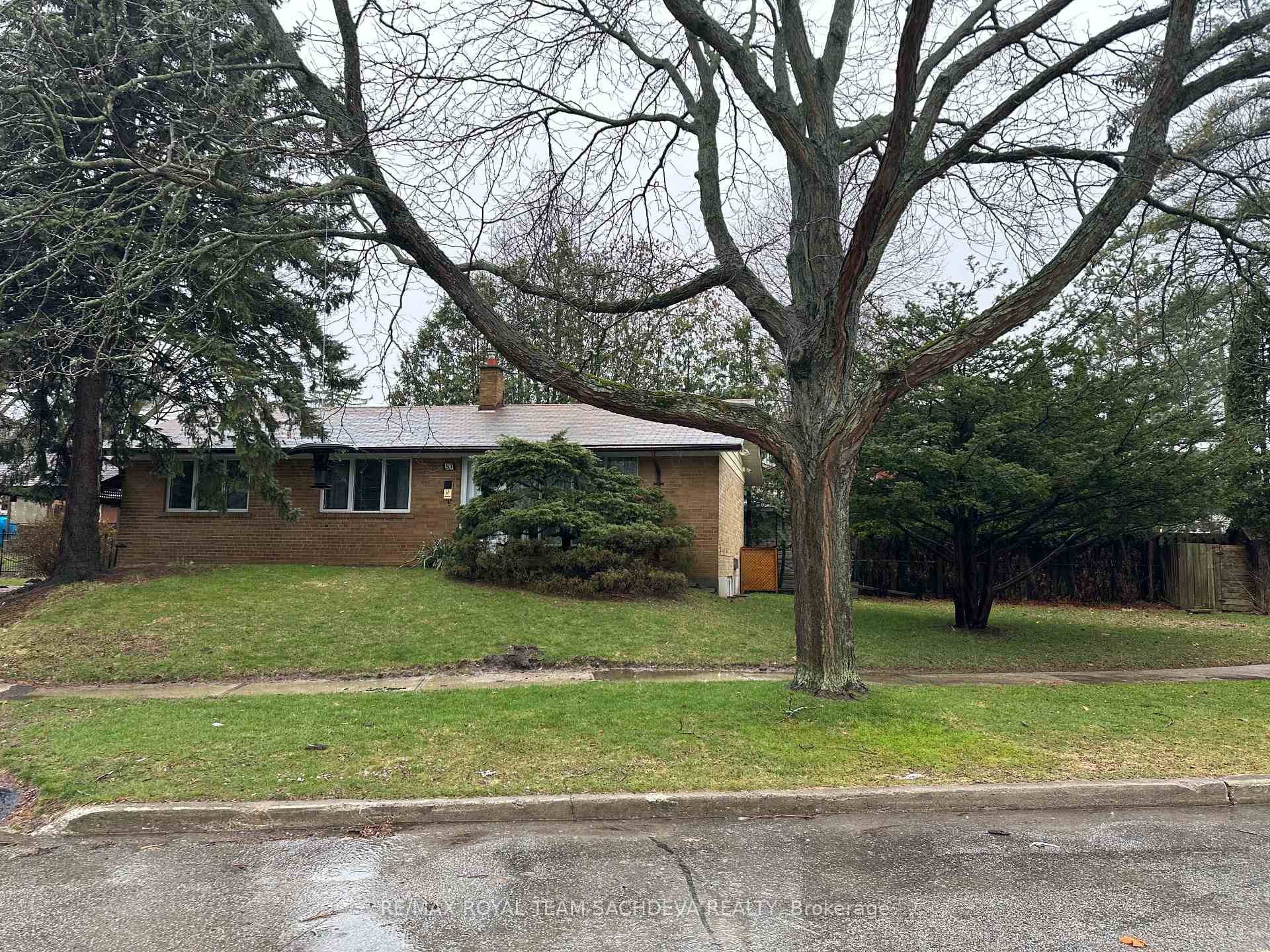 2 Bedroom, 1 Kitchen with 1 washroom basement unit available at Botany Hill drive, Close to TTC, Hospitals and Schools, Shared Laundry, 1 Car parking, Landlord open to rent 1 ...