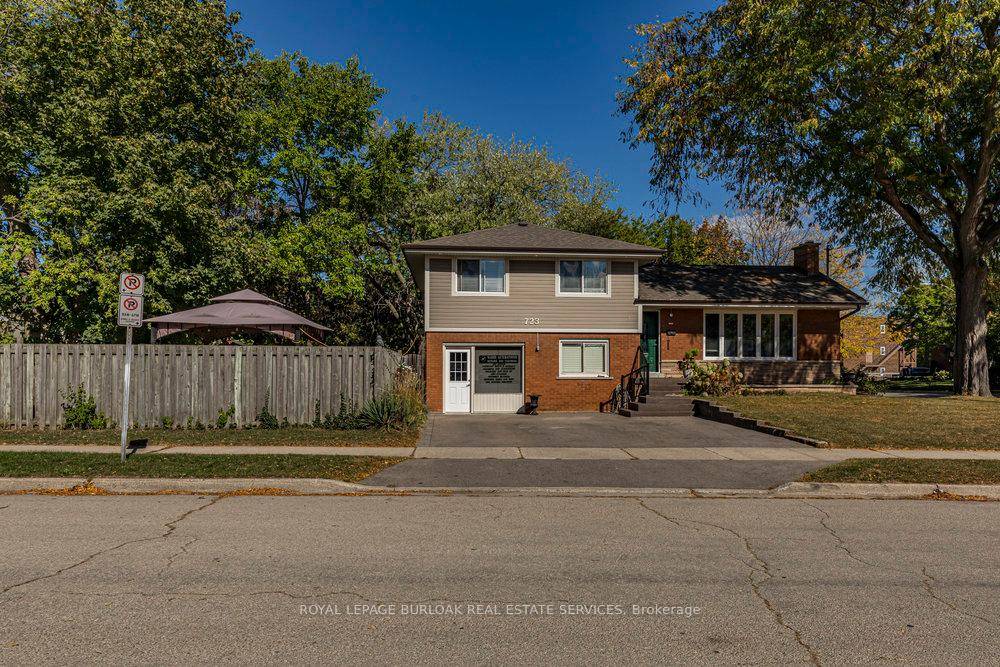 Prime downtown Burlington location !