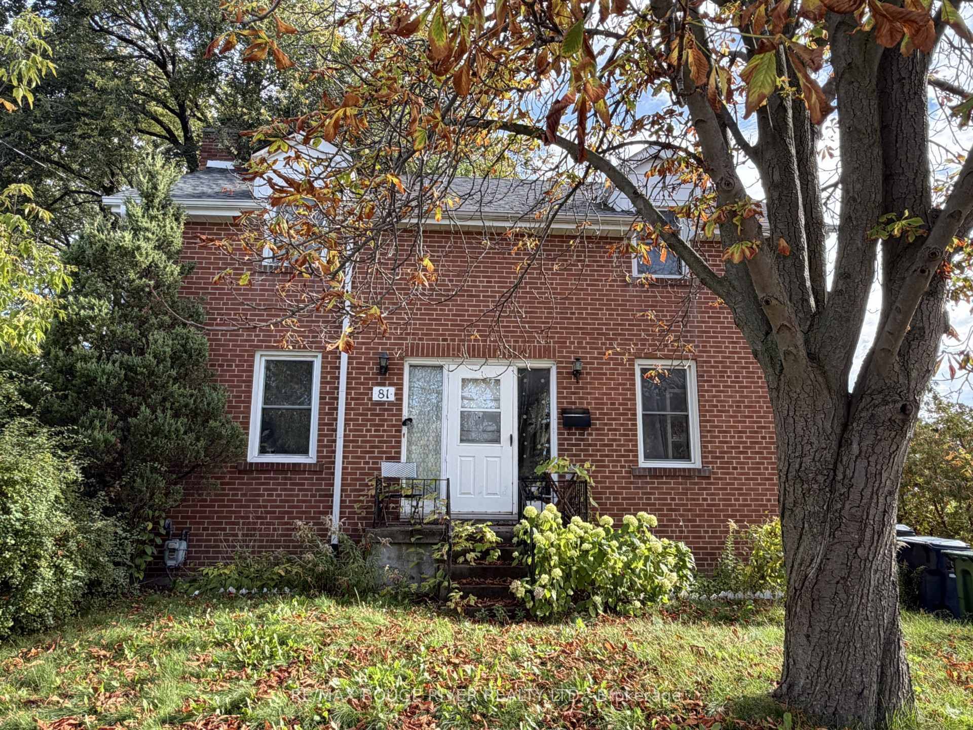 Welcome to 81 Westbourne Ave a bright, spacious, and beautifully maintained home that's move in ready !
