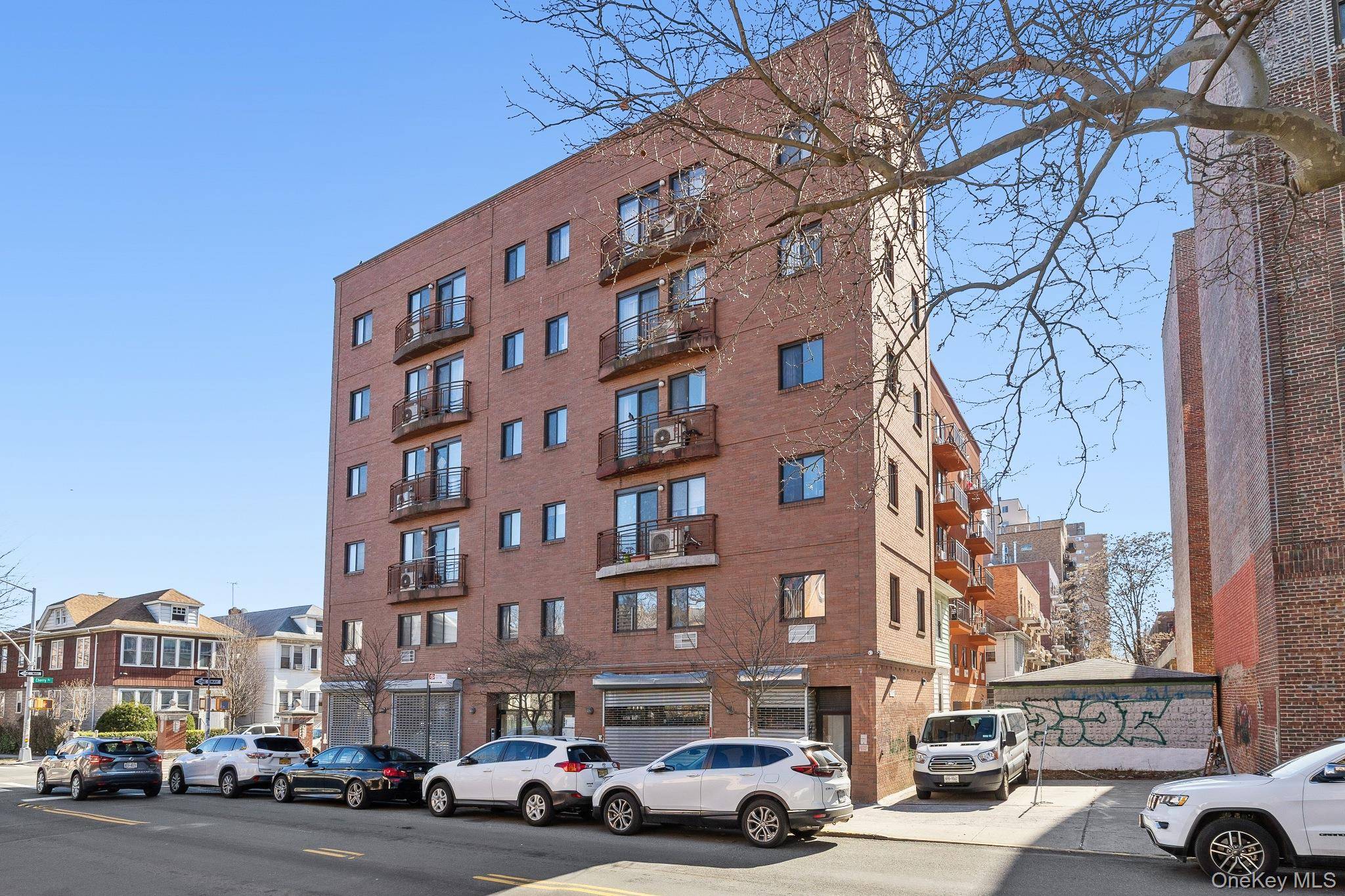 Flushing Prime Location, young 1 bedroom condo large living room, bright and sunny.