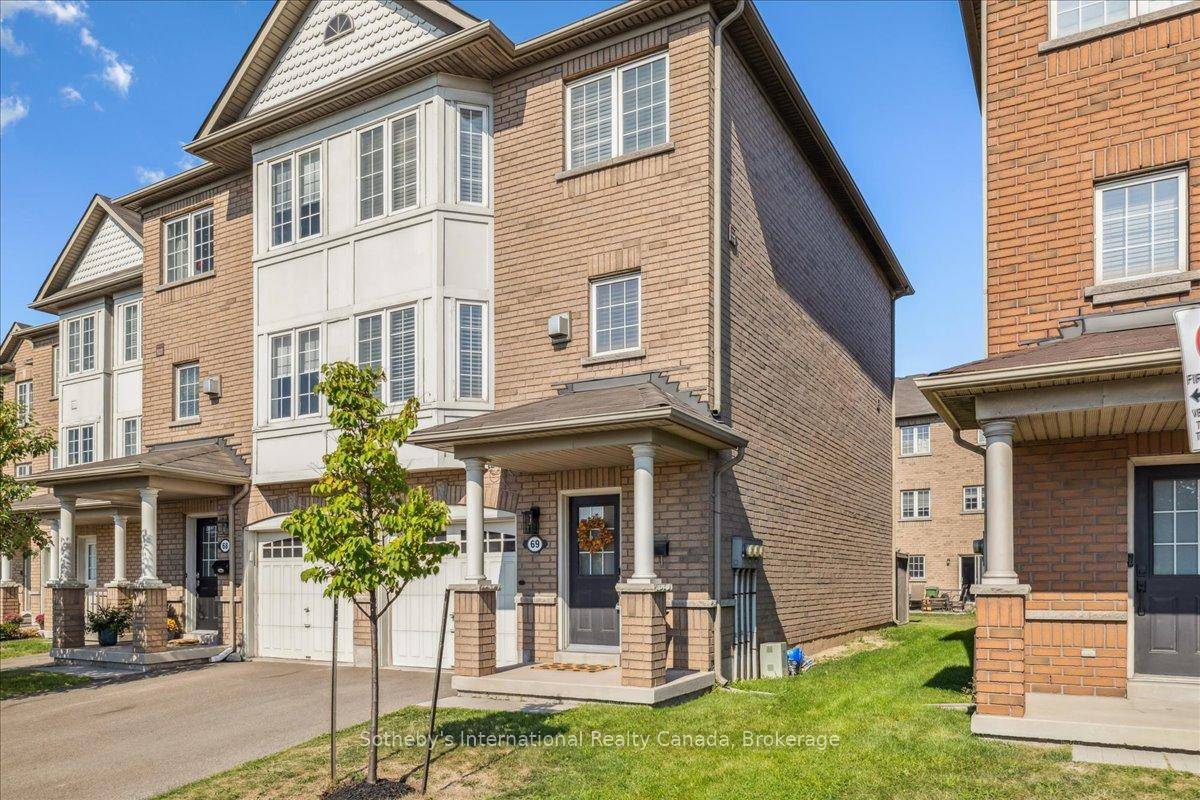 Welcome to Beachside Living in Hamilton !
