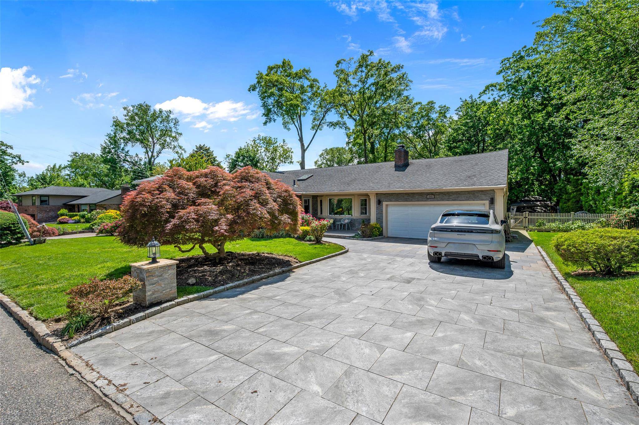 Entire house for rent in Roslyn Heights !