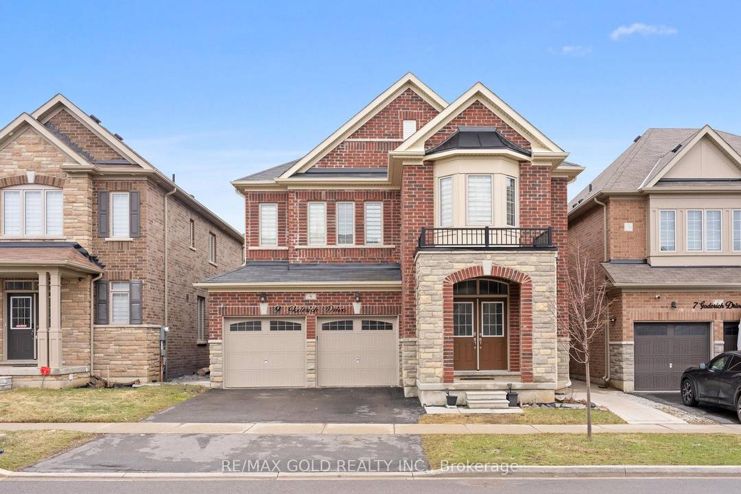 An exceptional modern luxury home offering approximately 3, 000 sq ft with 5 Bedrooms and 2 bedrooms legal basement of magnificent living space in sought after Northwest Brampton.