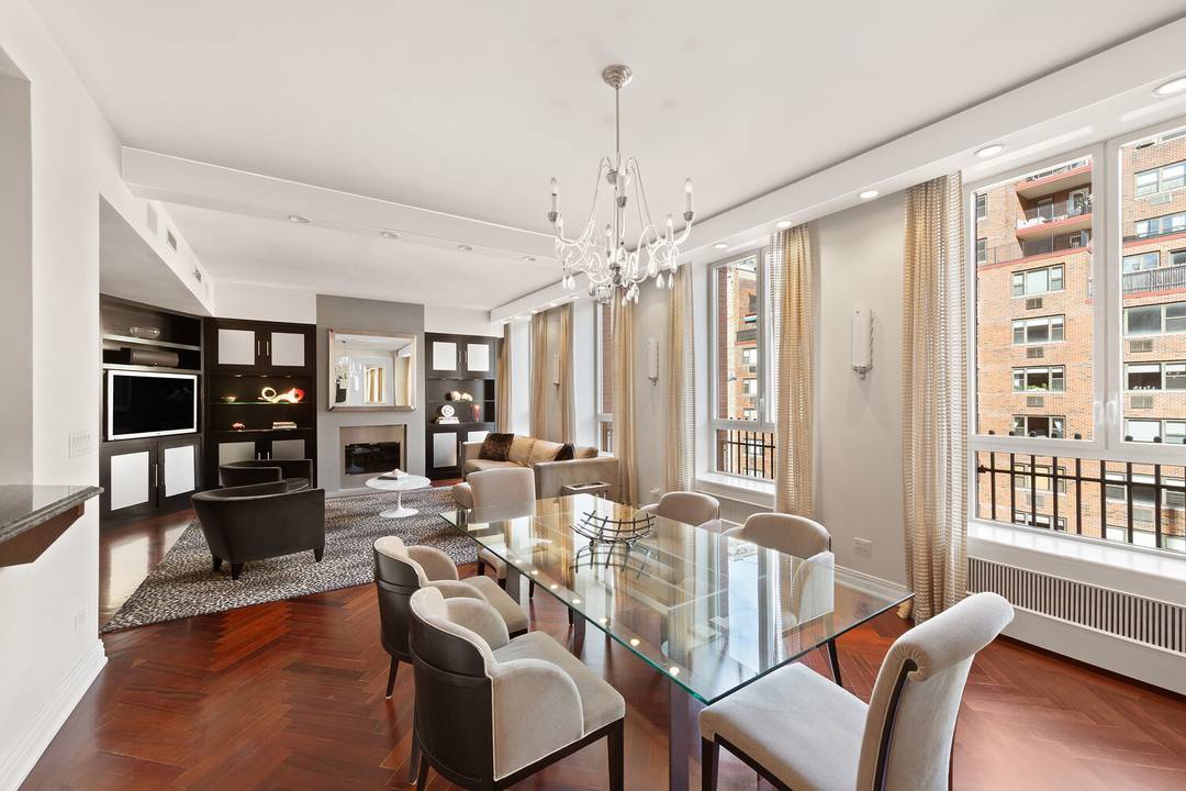 Full floor condominium living at 330 East 72nd Street, a boutique building developed by Extell.
