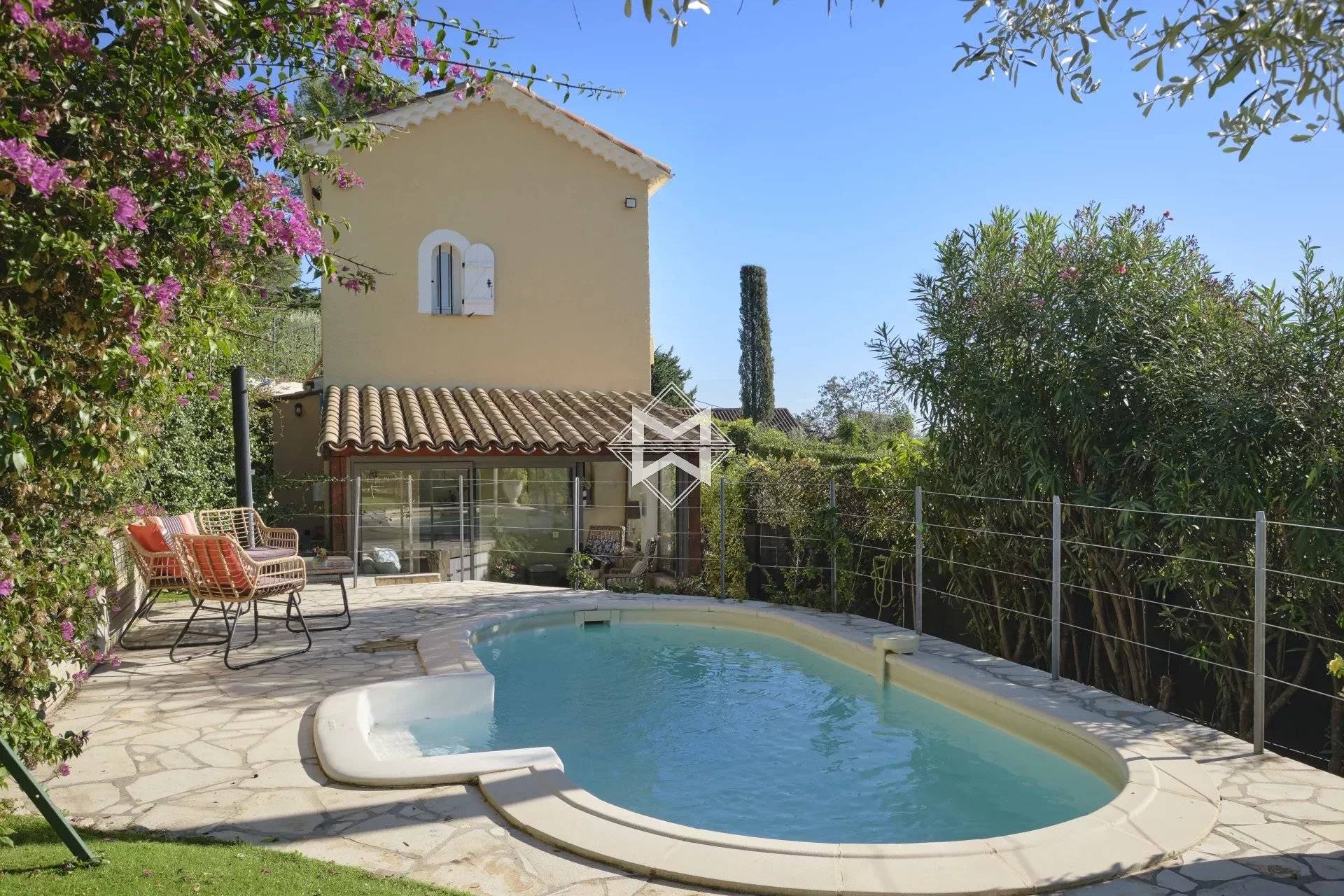 Charming villa within walking distance of the village