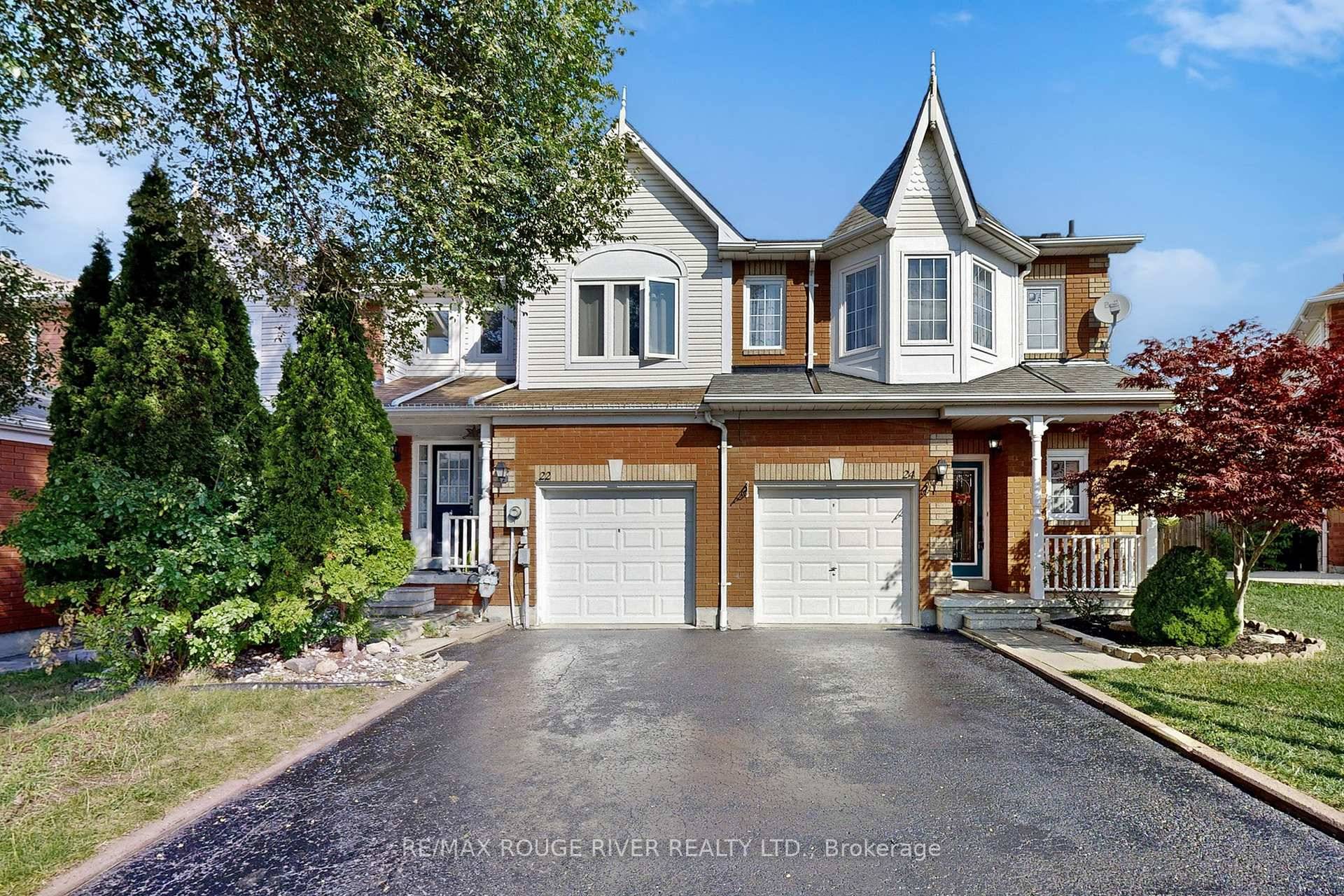 Beautiful end unit townhouse in sought after Williamsburg community.