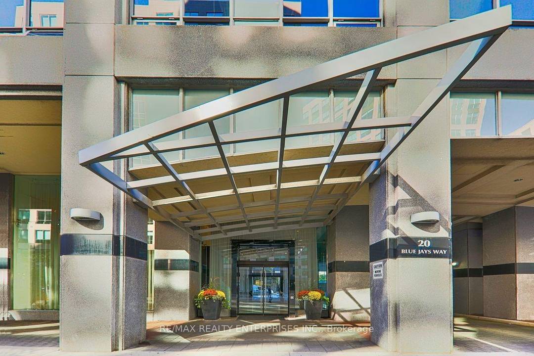 ONE OF A KIND 3 Bedroom Condo with 1 King Bed and 2 Queen Beds over 1, 000 Sf of Living Space with 26' Terrace gt ; Breathtaking South View ...