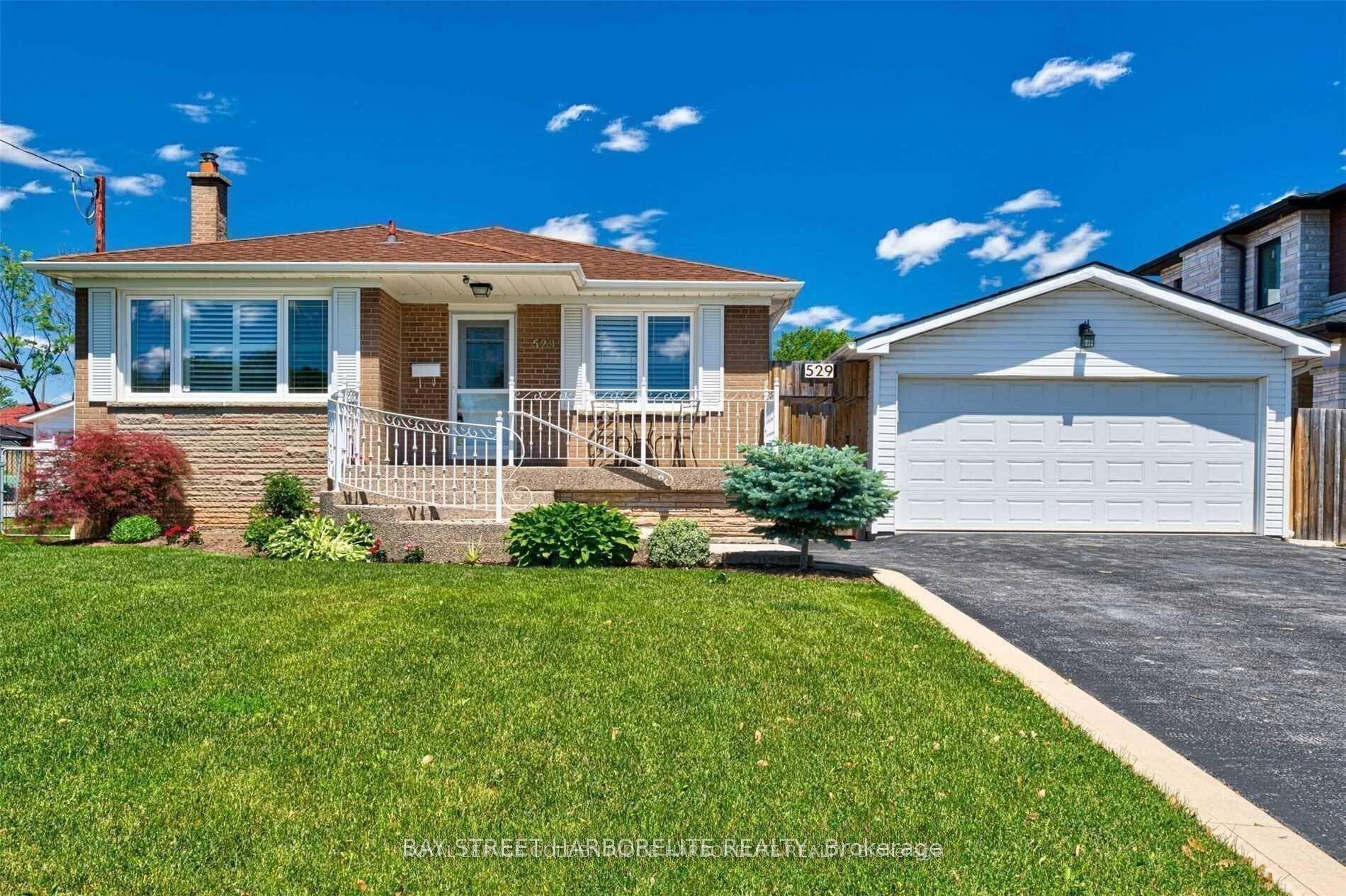 Amazing home in coronation park situated on a stunning 1 4 acre private lot on a quiet family friendly street.