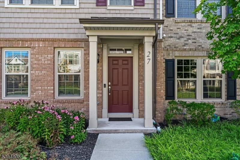 This stunning, three level townhome, built in 2022, offers 2, 000 sq ft of modern living in Livingston's sought after Livingston Square community.