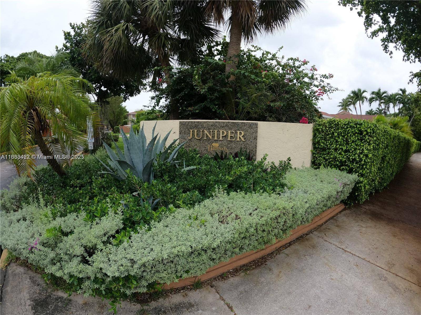 Beautiful two stories House in Juniper at the Hammocks with one bedroom downstairs.