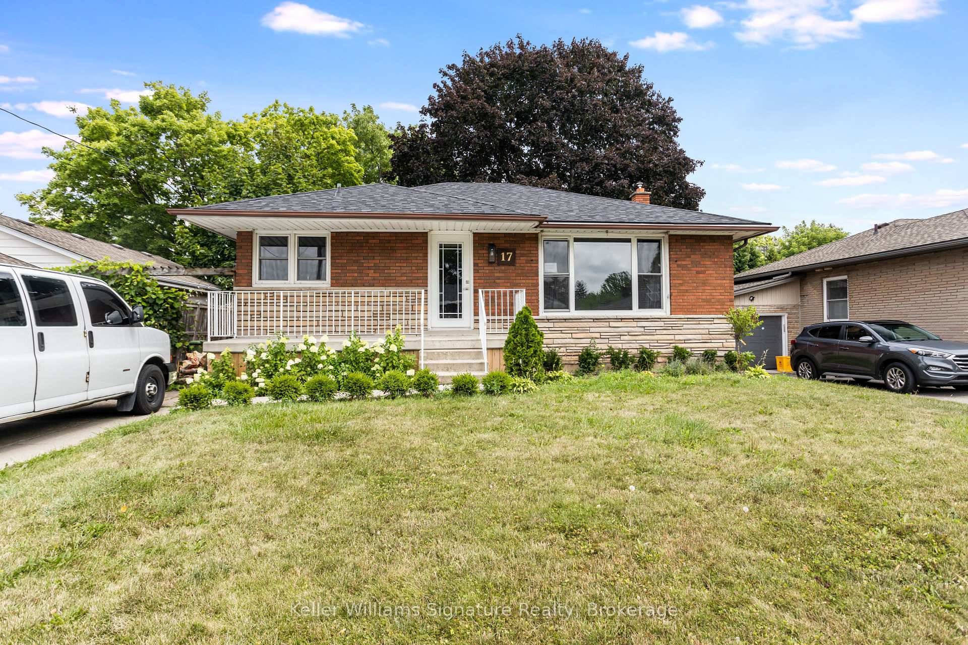 Don't miss this fantastic opportunity to live in one of the most coveted neighbourhoods on Hamilton mountain !