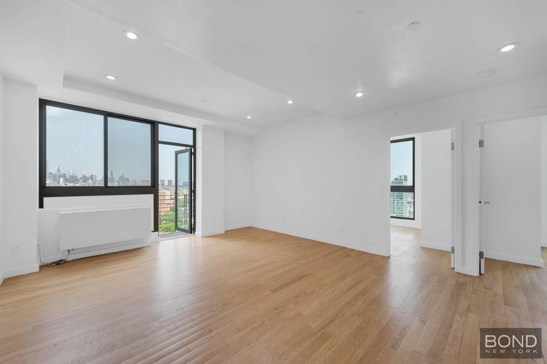 Sunny amp ; bright highfloor twobedroom with spectacular Manhattan uptown skyline views, now available for sale.