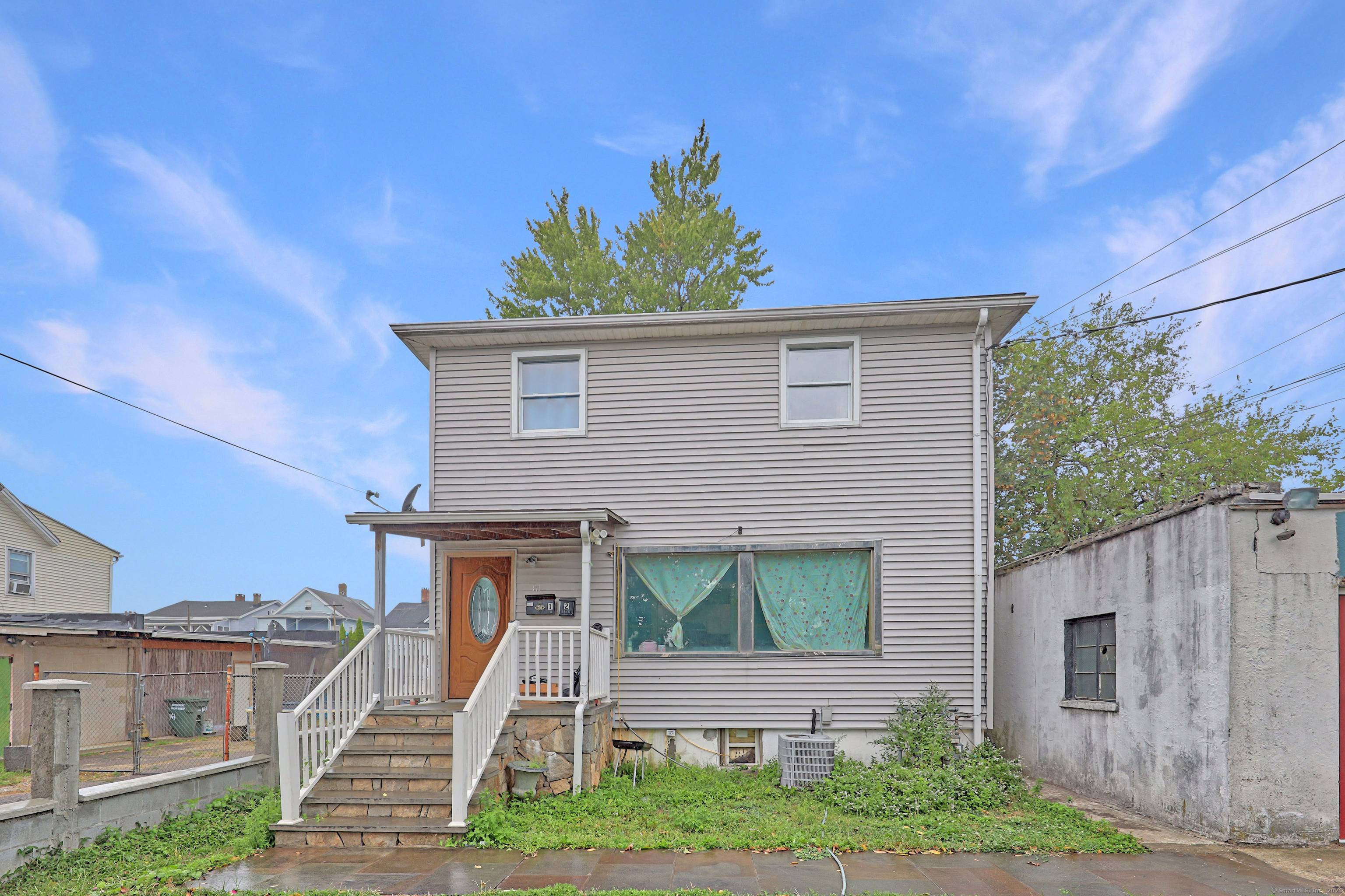 Spacious 2 Family Home in Bridgeport, CT !