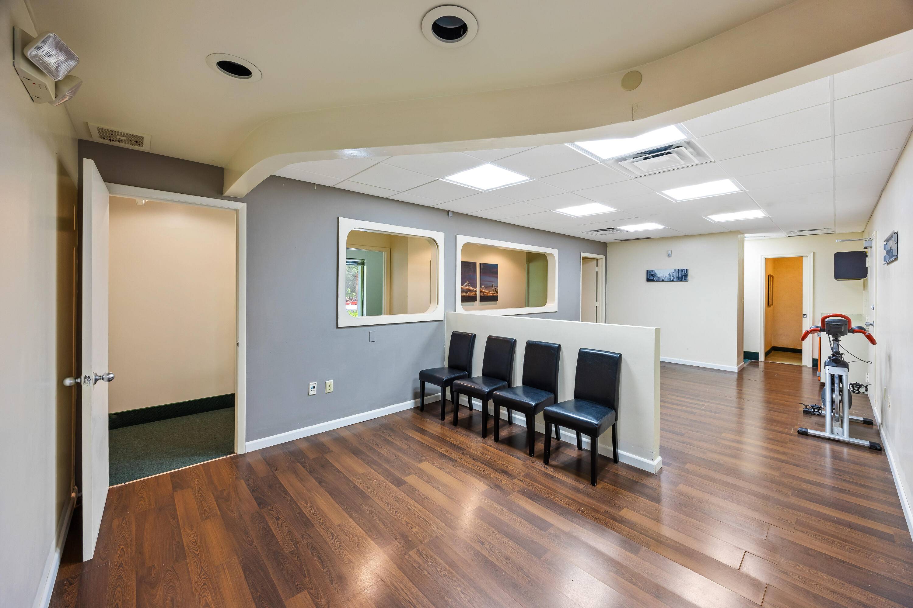 Take advantage of this incredible opportunity to lease an extremely spacious medical office space in the heart of Plantation !
