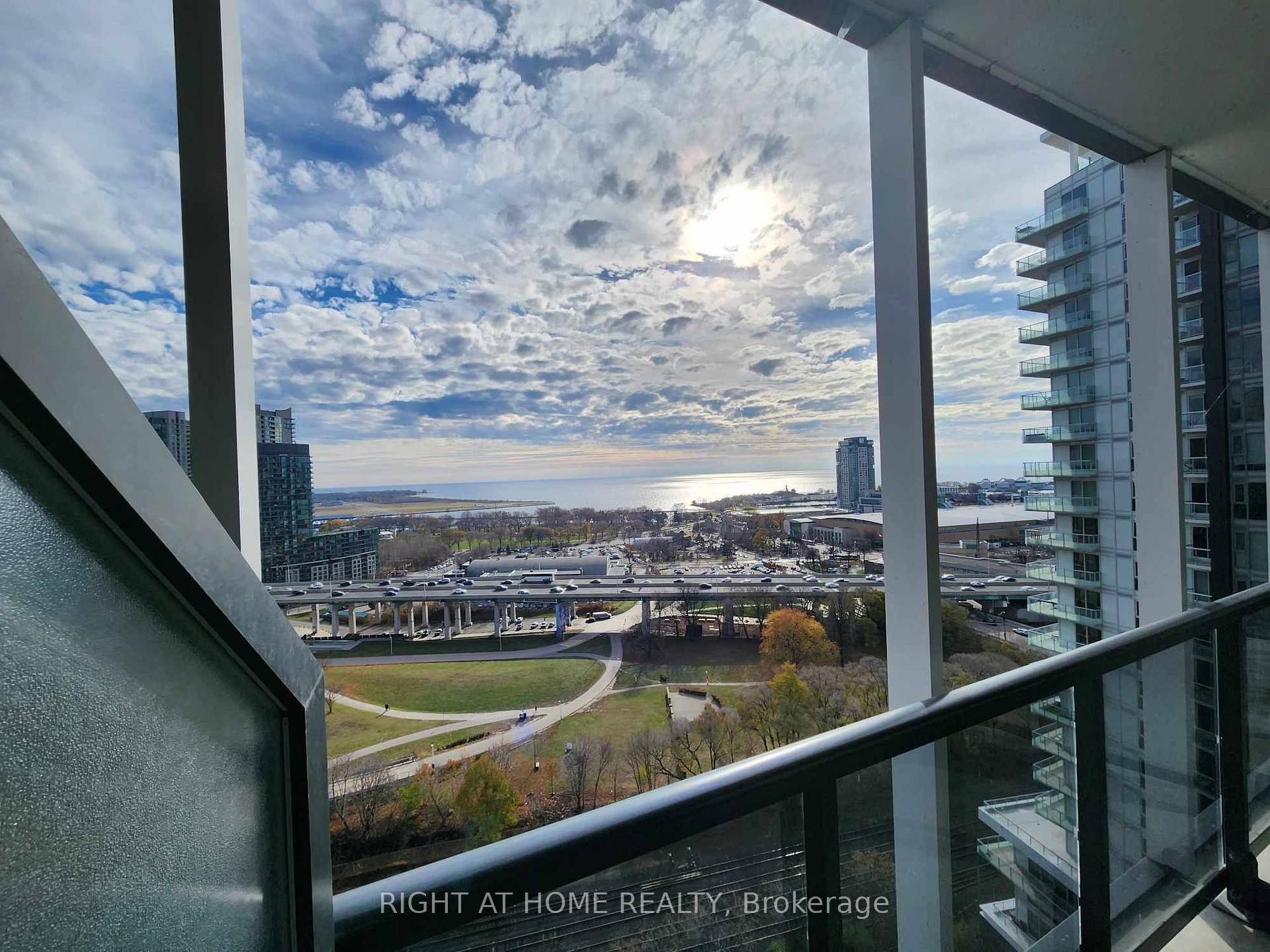Bright amp ; Spacious One Bedroom Condo At Garrison Point With High Ceiling.