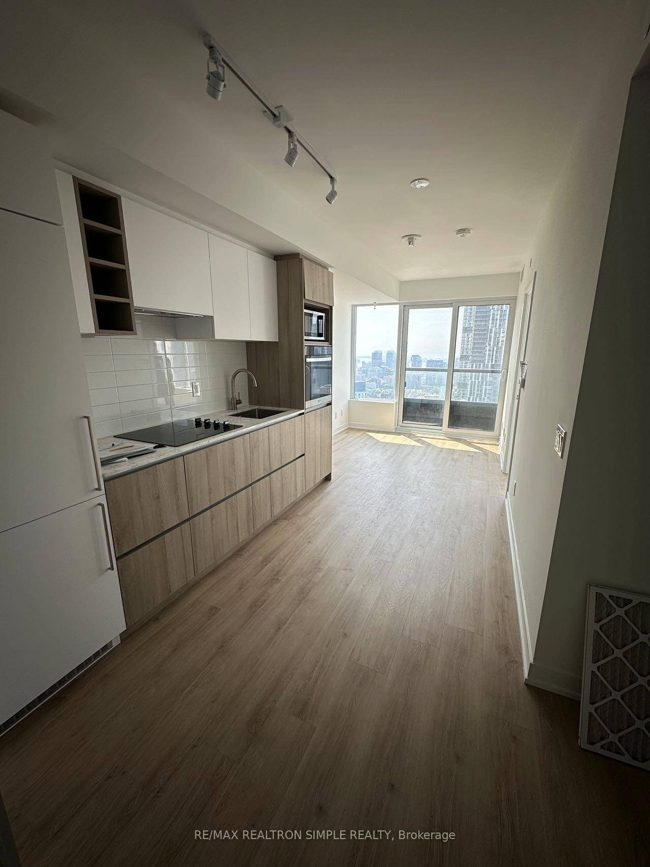 Live in the heart of downtown Toronto !