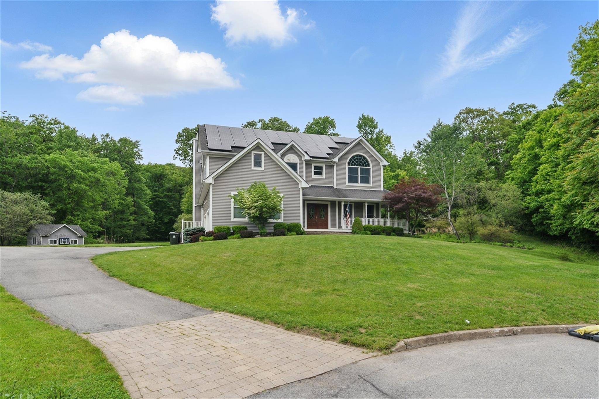 Don t miss this opportunity to own a beautifully designed Colonial on 3.
