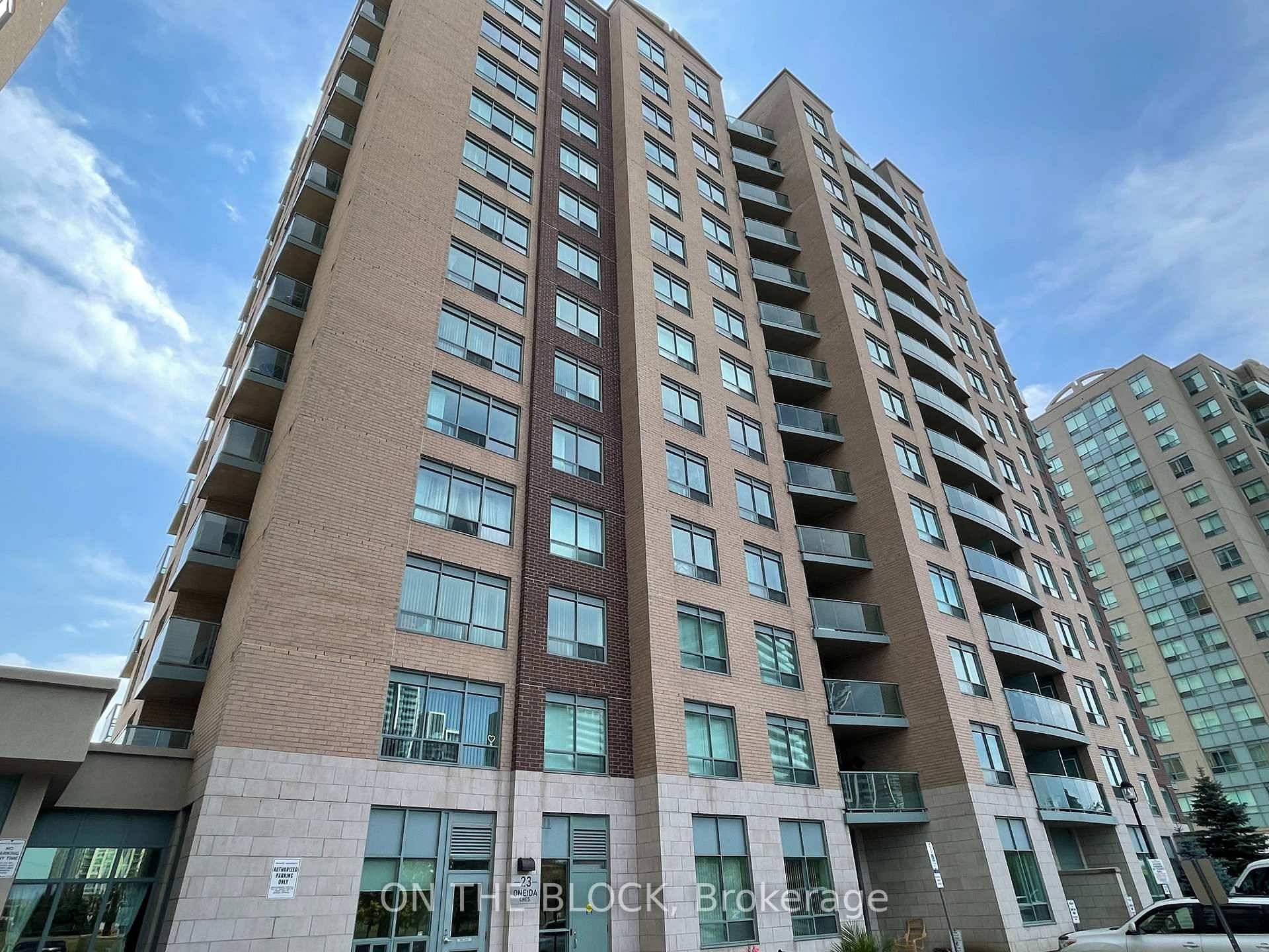 Ready to Move In ! Welcome to 23 Oneida Cres.