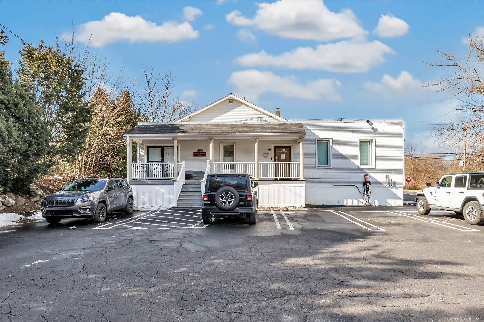 Prime Office Space in the Heart of Orange, CT Ideal for Professionals !