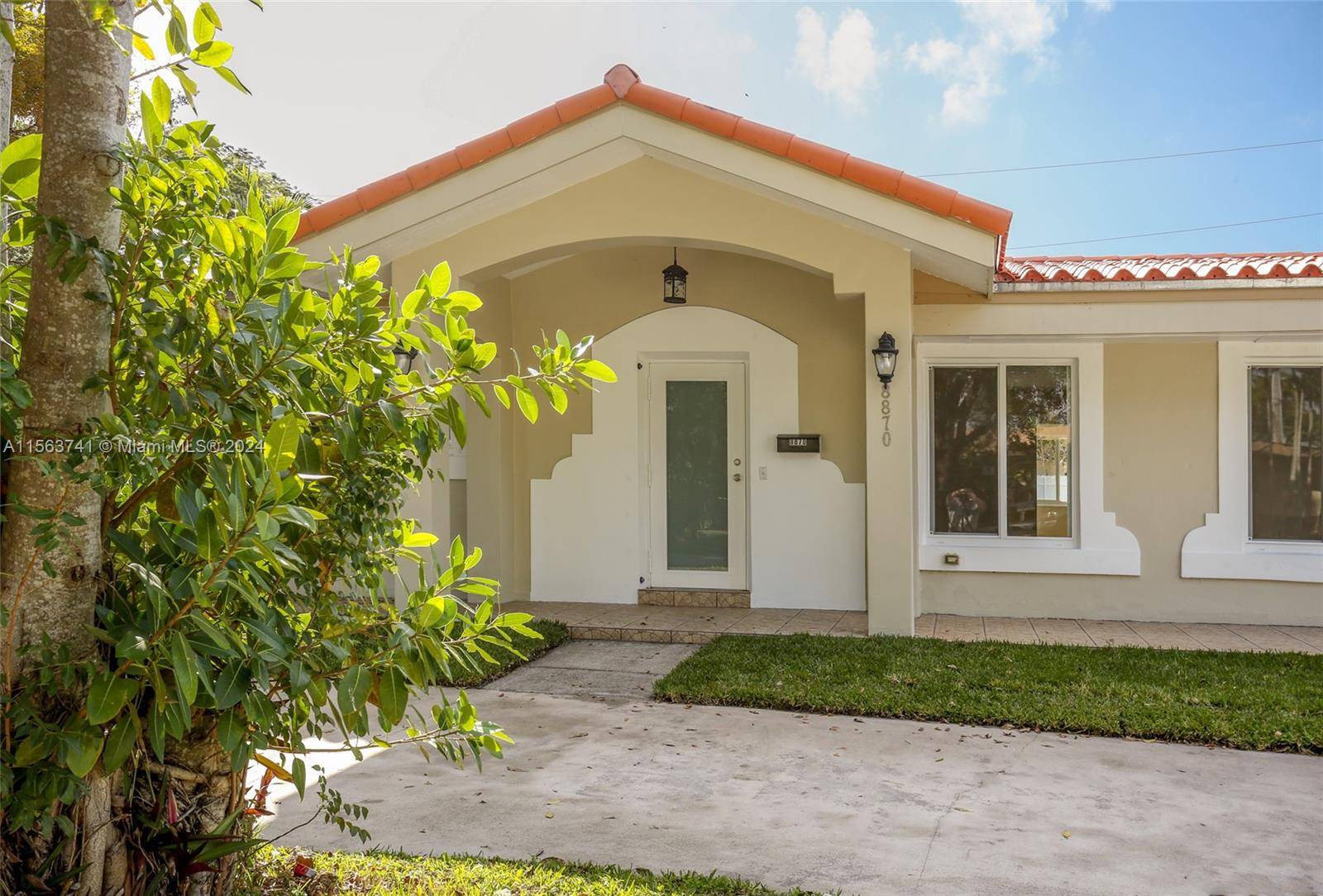 Amazing 4 bedroom 3 bath home in the best location near Baptist Hospital and Downtown Dadeland.