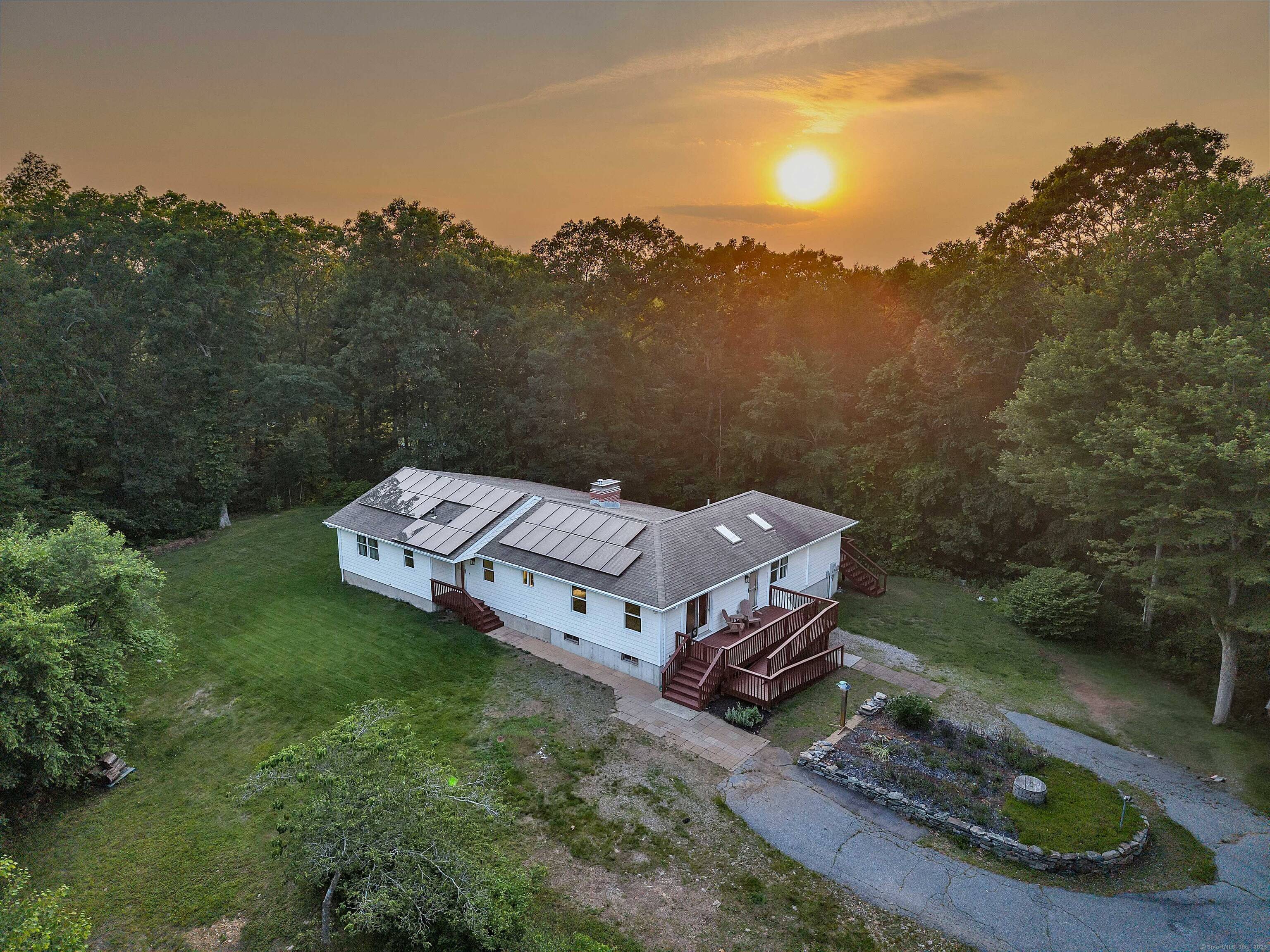 Welcome to 219 Doyle Rd in the heart of Oakdale !