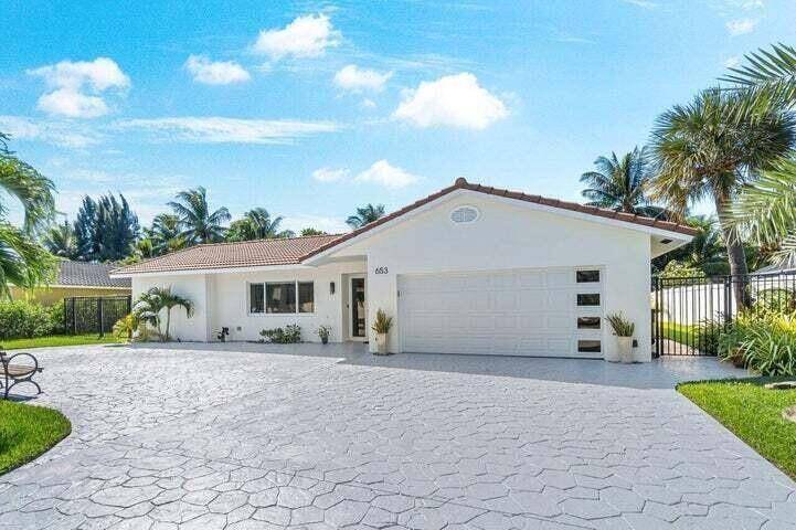 The perfect home in Lake Floresta Park is now available for an annual lease.