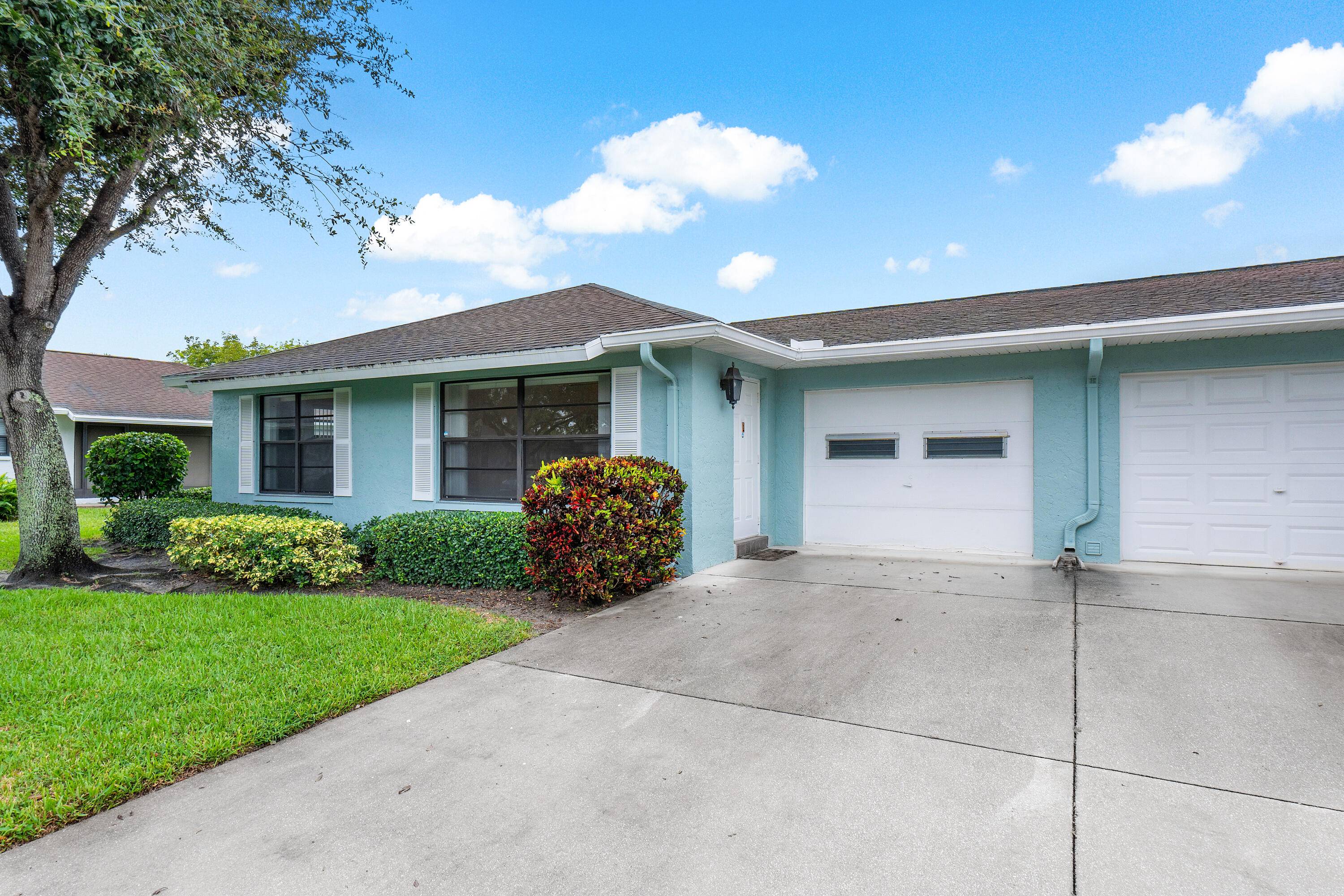 Spacious 2 bedroom, 2 bathroom Villa in a quiet community.