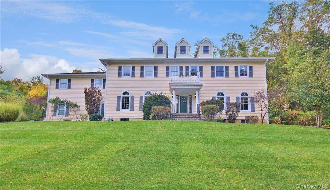 Exquisite 4, 000 Sq. Ft. Estate property on nearly 3.