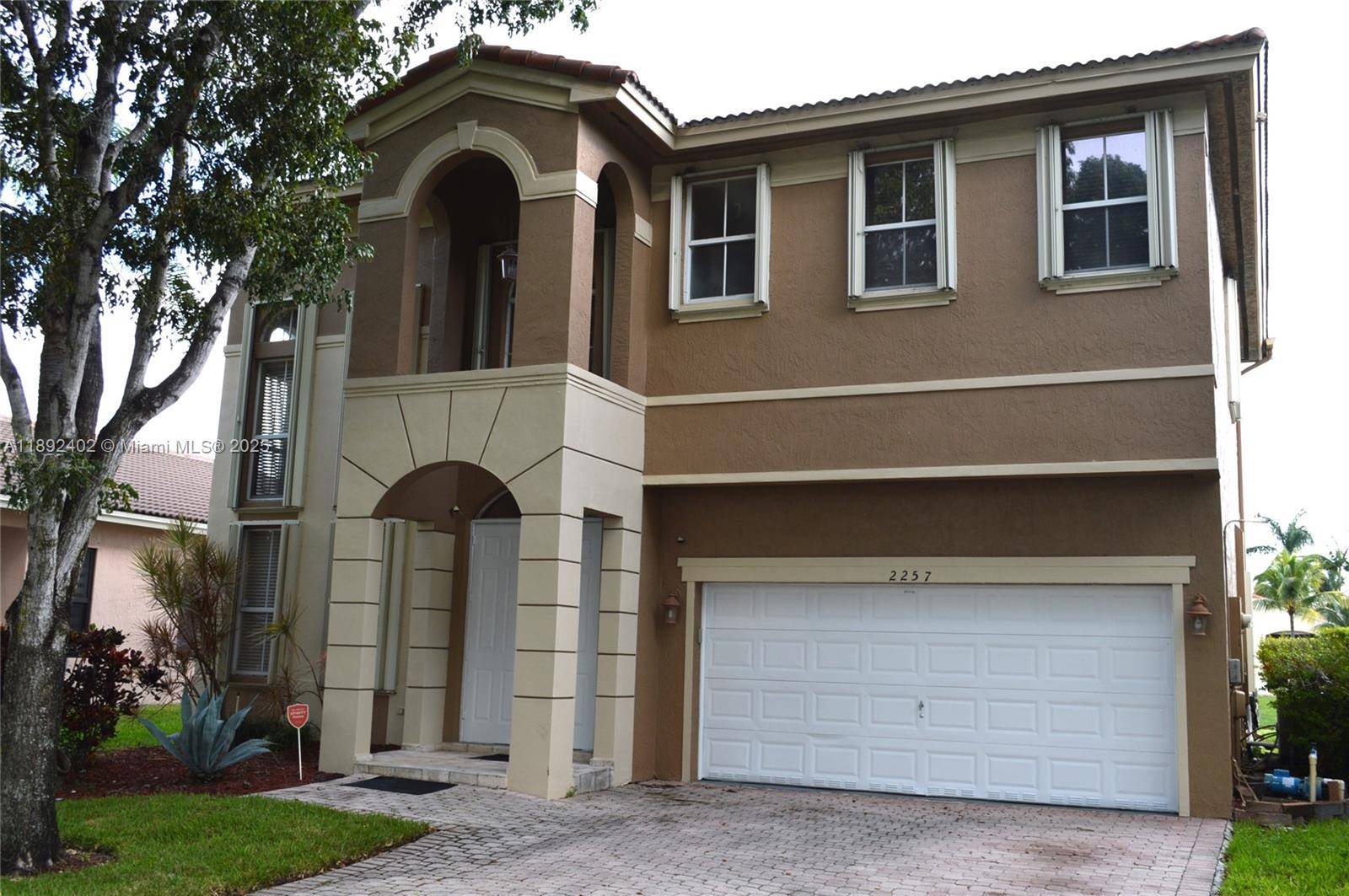 WELCOME TO THIS STUNNING 2 STORY LAKE FRONT HOME 2257 SW 132 AVE LOCATED IN THE GATED COMMUNITY OF PALM COVE A SUBDIVISION OF MONARCH LAKES IN MIRAMAR FEATURES OPEN ...