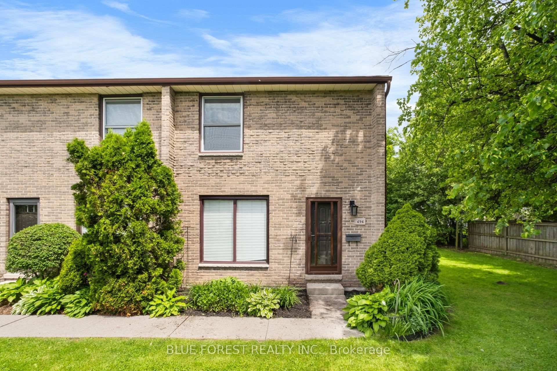 Turnkey condominium living in southwest London.