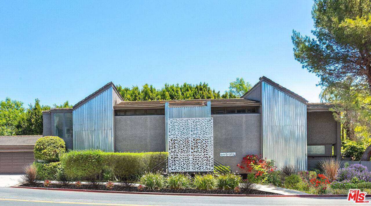 110  N Barrington Ave 5BR Brentwood La