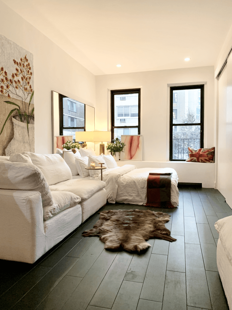 Enjoy city living at its best with this renovated studio in Midtown East.
