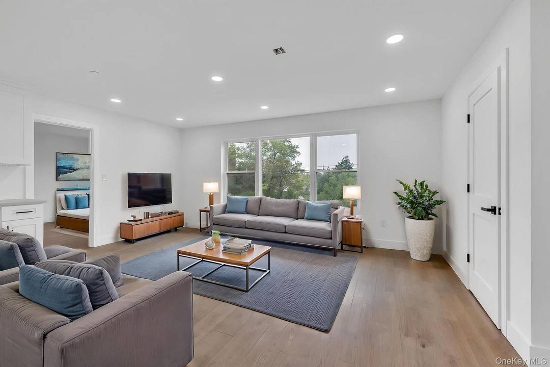 The C apartments are in the front of the building on floors 2, 3 amp ; 4.