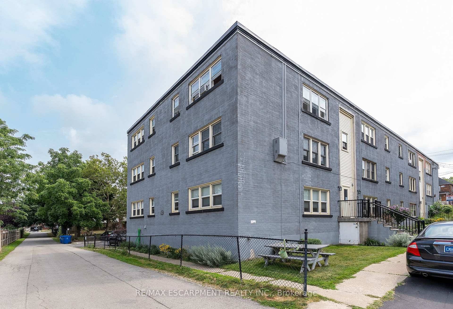 Welcome to King's Forest Apartments.