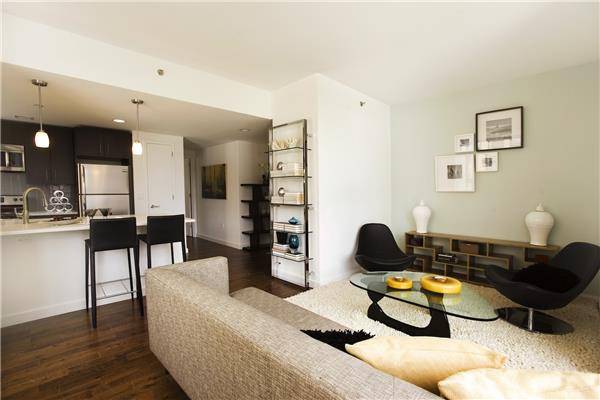 Massive 2 Bed, 2 Bath with city views and in unit washer dryer !