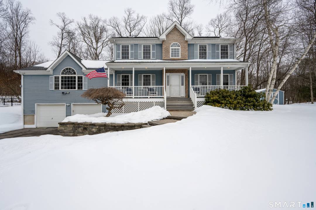 Welcome to 10 Country Farm Road, a well maintained single family home tucked away on a quiet cul de sac in Oxford.