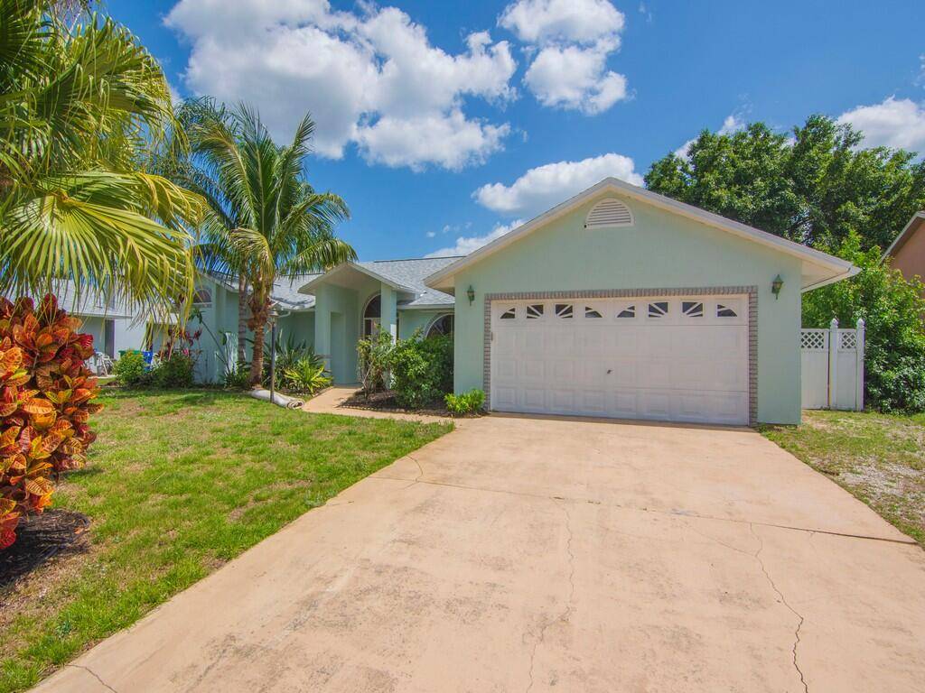 Large 3 2 pool home on a freshwater canal in the paradise that is Sebastian FL.
