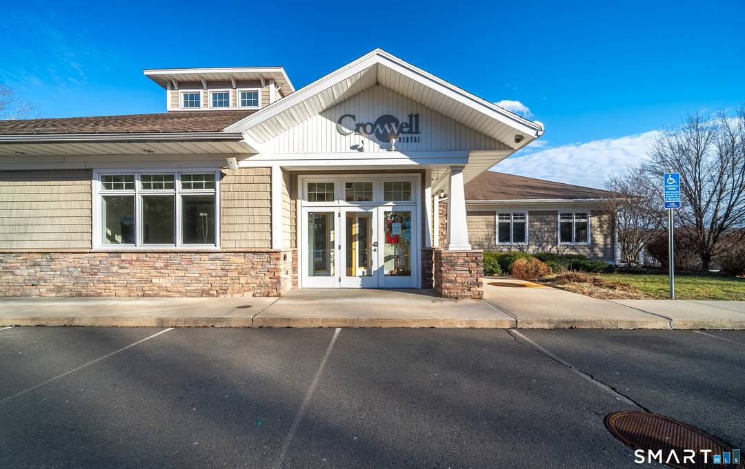 30 Country Squire is a pristine, purpose built medical office building located in the heart of Cromwell with immediate access to Routes 9, 91, 372 and 691.