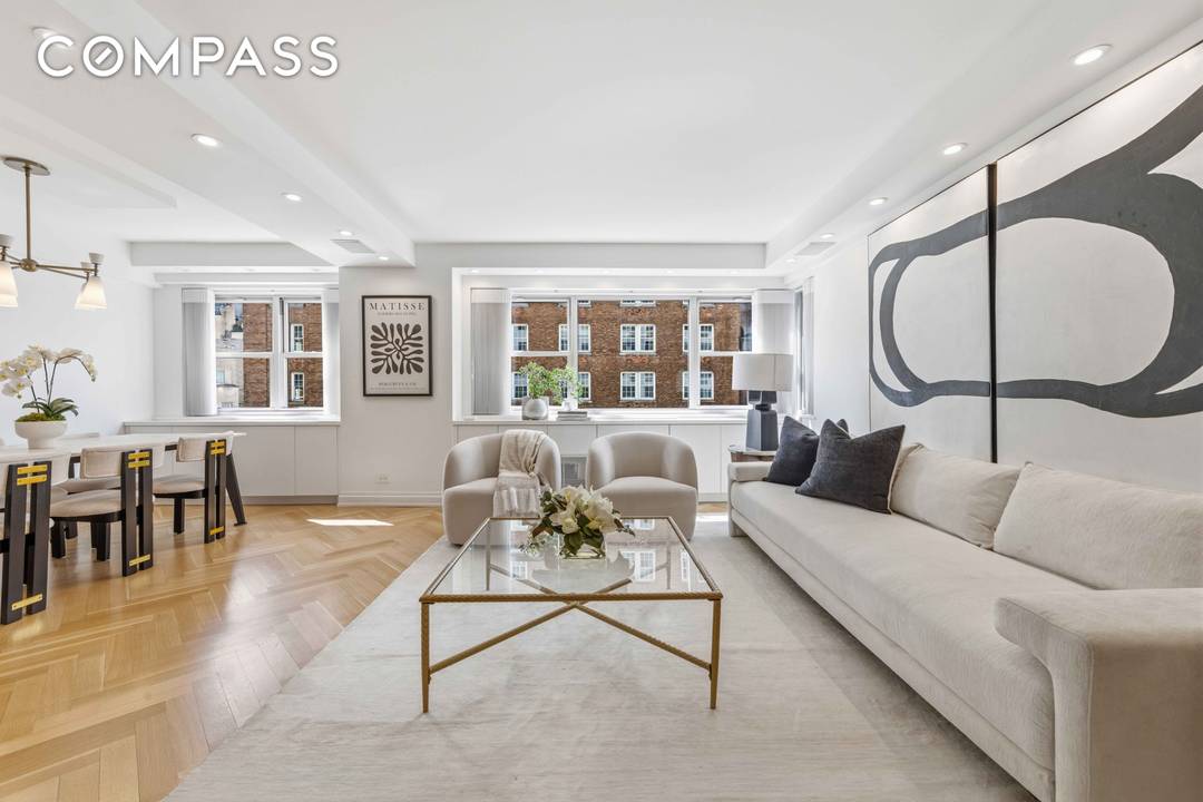 The Epitome of Madison Avenue Chic Upper East Side, NYC Turn Key Luxury at the Gateway to the Gold Coast The Residence 5E Rarely does a home of this caliber, ...