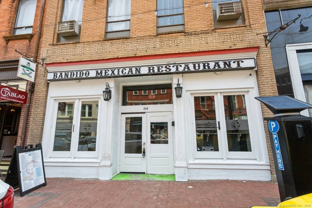 Prime Commercial Investment Opportunity in Norwalk, Connecticut Turnkey Restaurant with High Foot Traffic area.