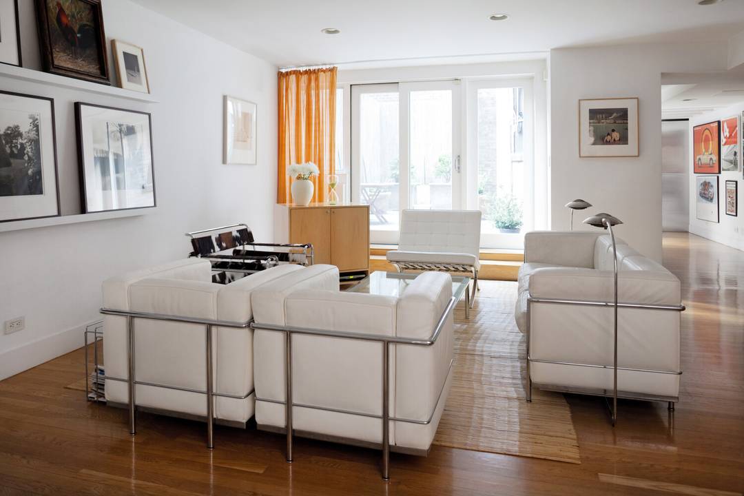 New to the Market ! Welcome to 2 East 80th Street, Apartment 2.