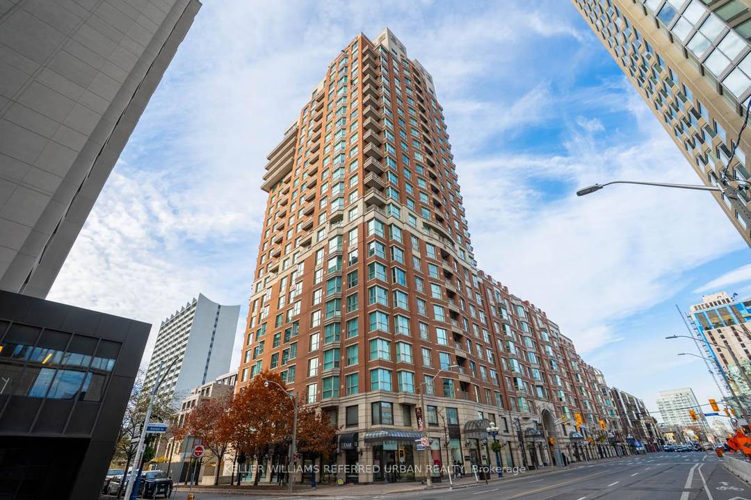 With one of the most desirable layouts and breathtaking views in the building, this beautifully renovated residence at 38 Avenue Road offers an exceptional Yorkville lifestyle.