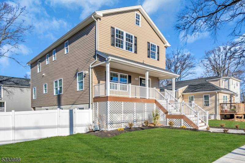 Come view this beautiful brand new construction colonial house custom built from the ground up !