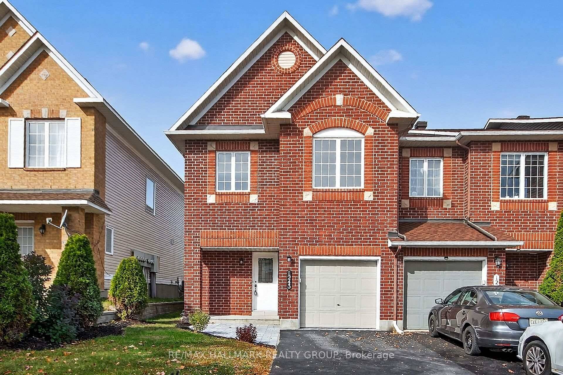 NEWLY RENOVATED 3 bedroom, 3 bathroom END UNIT Freehold Townhouse with Second Level LOFT in popular neighbourhood of Morgan's Grant !