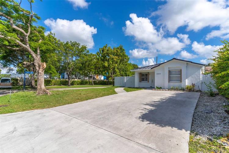 NO HOA IN DORAL FLORIDA !